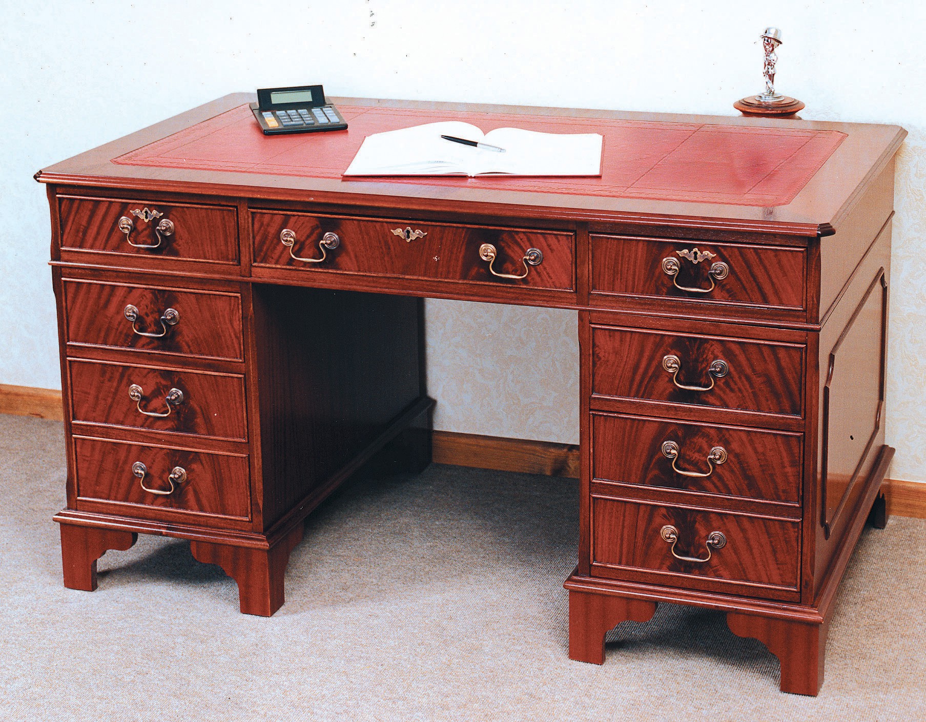 4'6”' Deluxe Pedestal Desk Desks and Filers